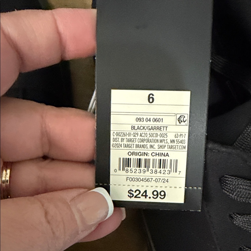 art class  Black Low-Top Lace-Up Sneakers Youth size 6 NEW - Picture 5 of 6